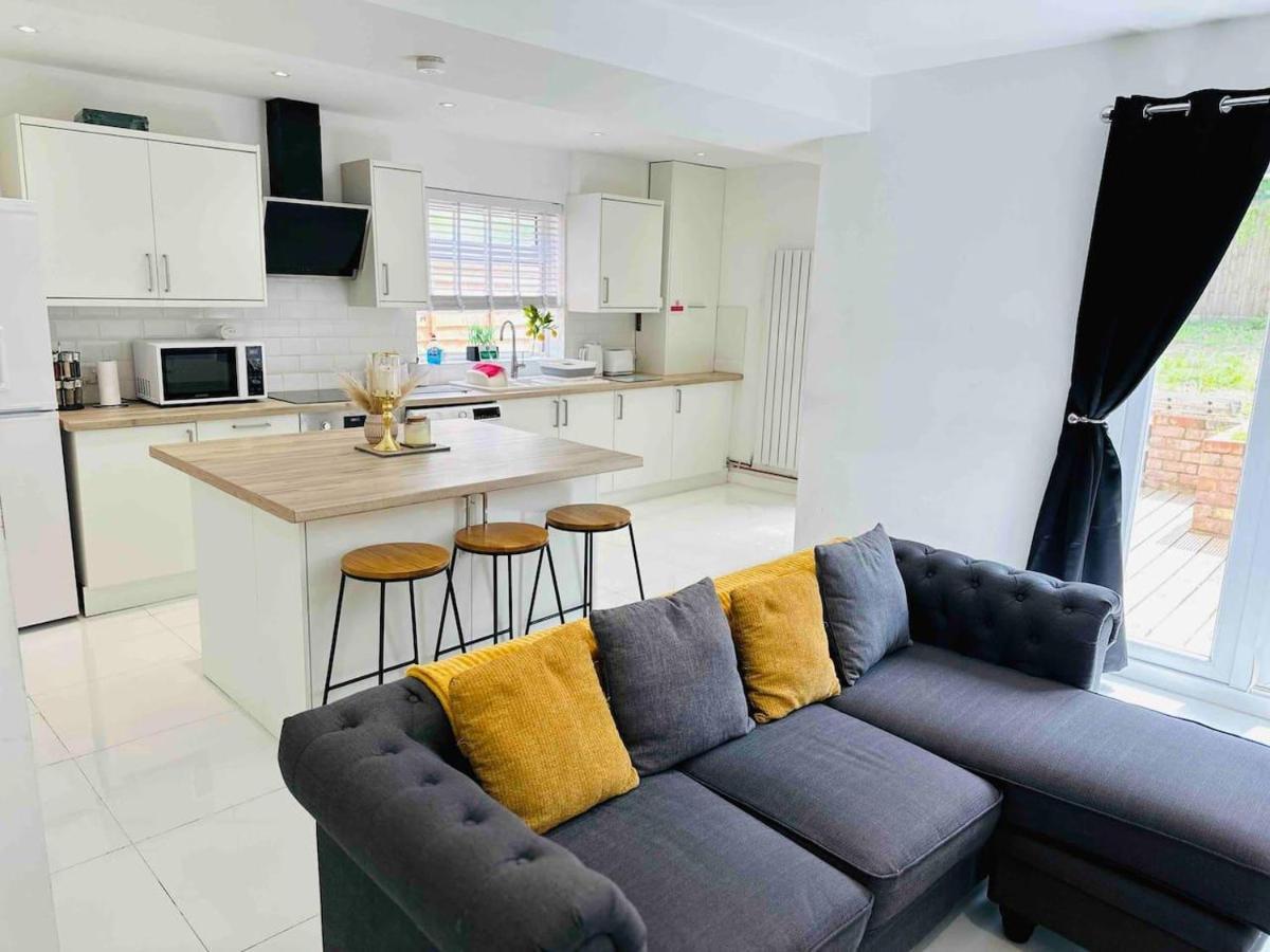 Charming 3-Bed Home Minutes From City Centre Nottingham Bagian luar foto