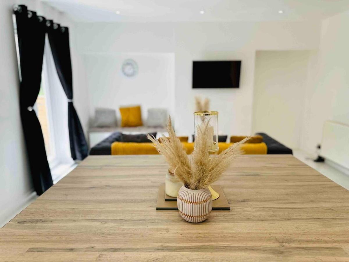 Charming 3-Bed Home Minutes From City Centre Nottingham Bagian luar foto