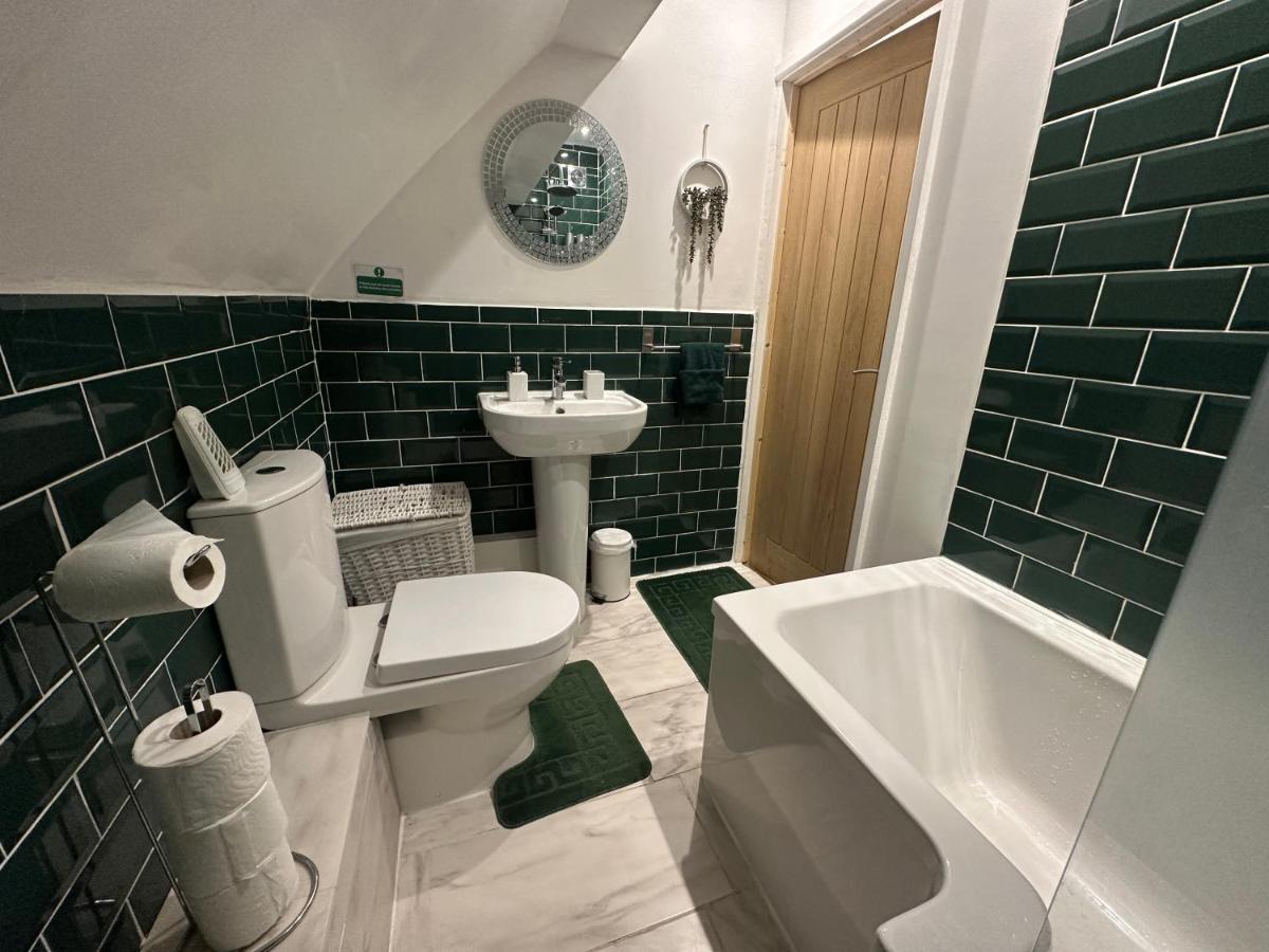 Charming 3-Bed Home Minutes From City Centre Nottingham Bagian luar foto