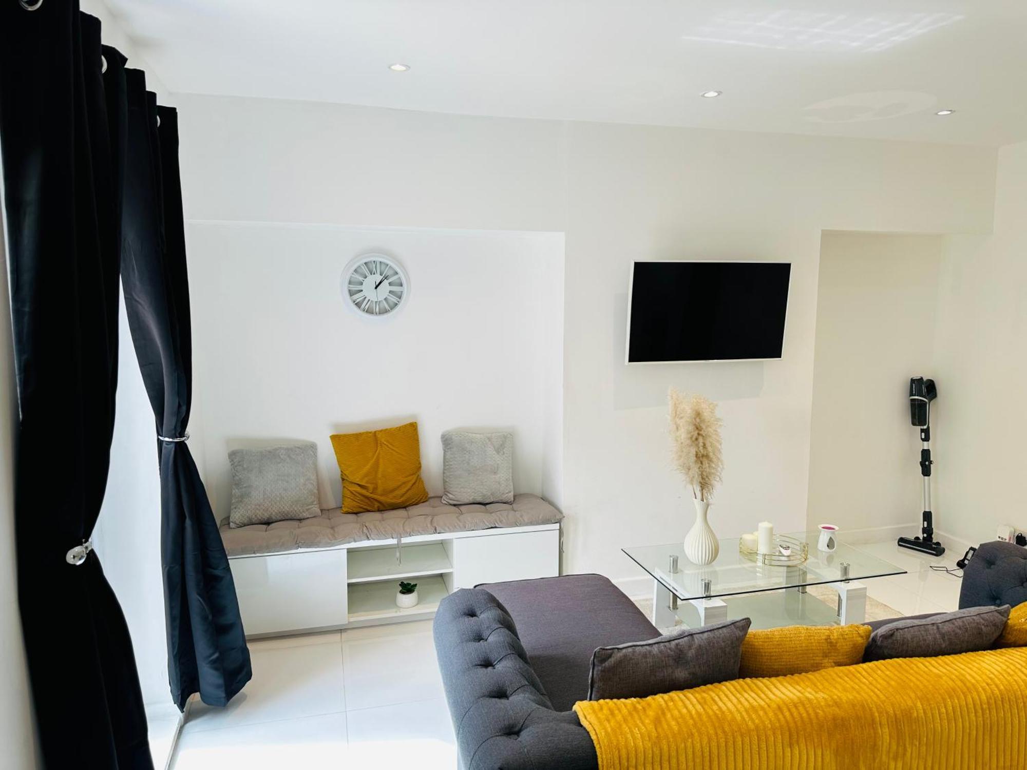 Charming 3-Bed Home Minutes From City Centre Nottingham Bagian luar foto